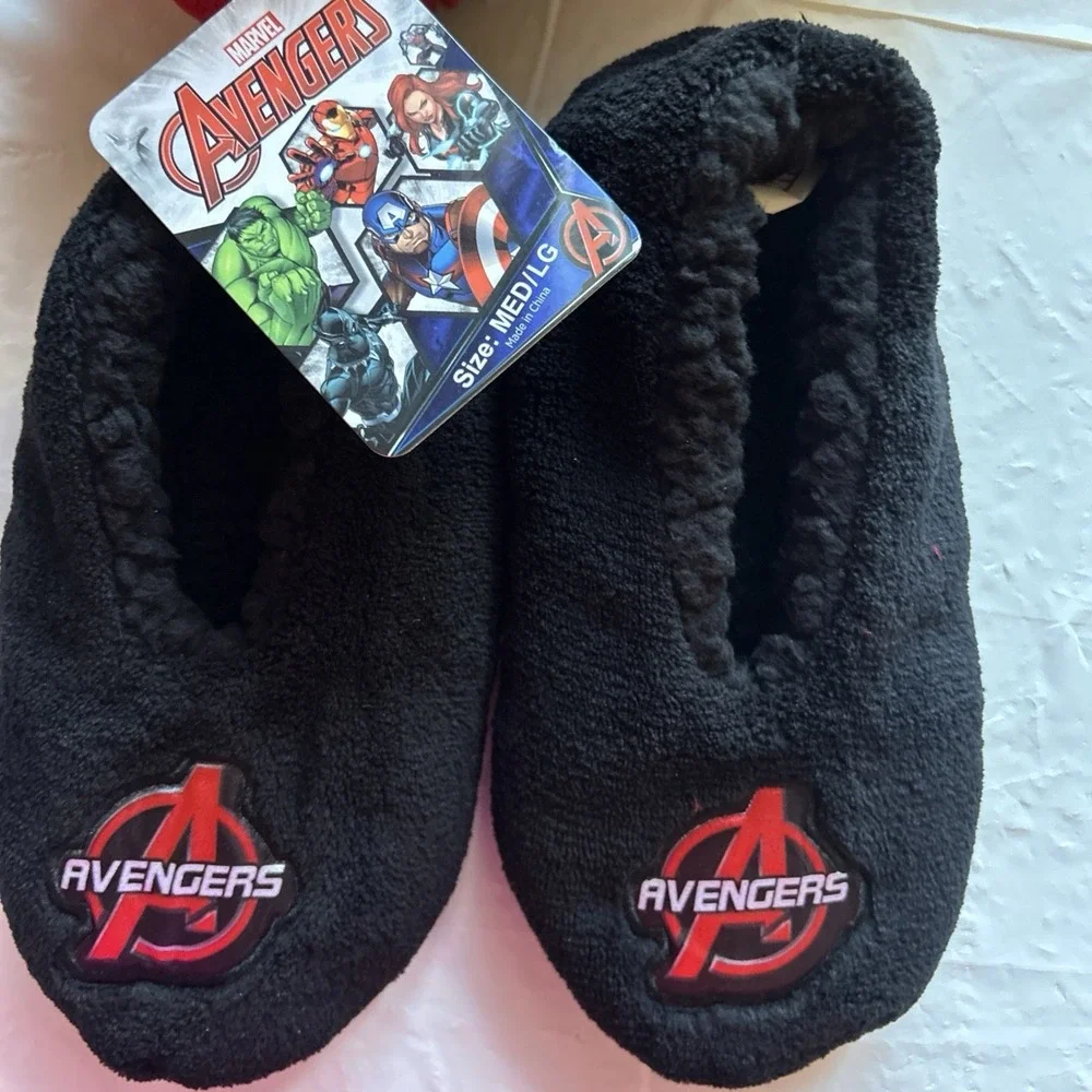 New Kids‎ The Avengers Slippers Super Soft Fleece Lined Size Medium/Large Black